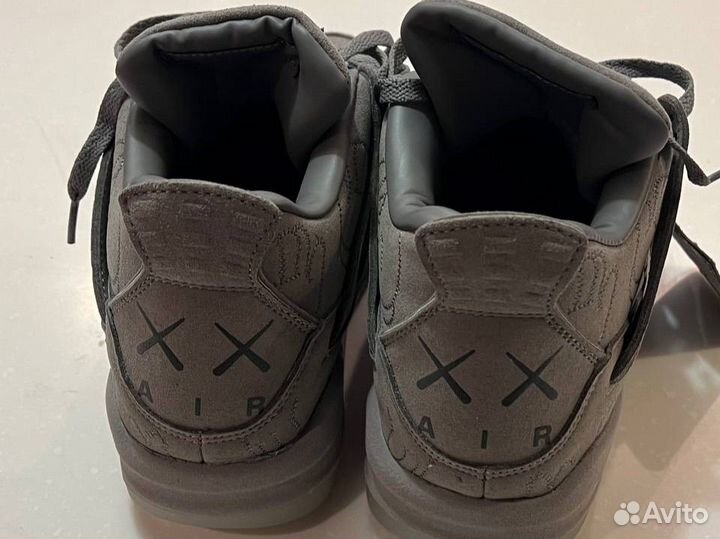 Nike Air jordan 4 x kaws