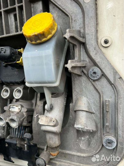 Главный цилиндр сцепления DAF XF106 2015 год