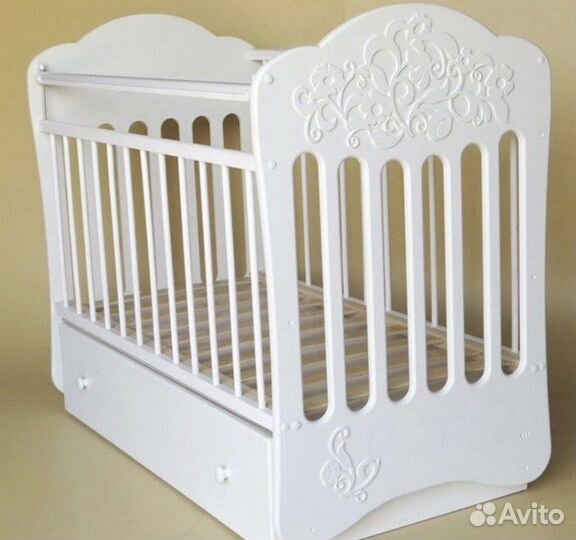 Детская кроватка с маятником + матрас