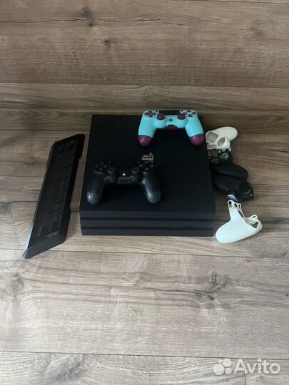 Sony playstation 4 pro 1tb 7208+11игр+2геймпада