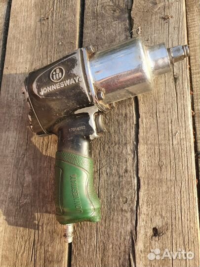 Пневматический ударный гайковерт