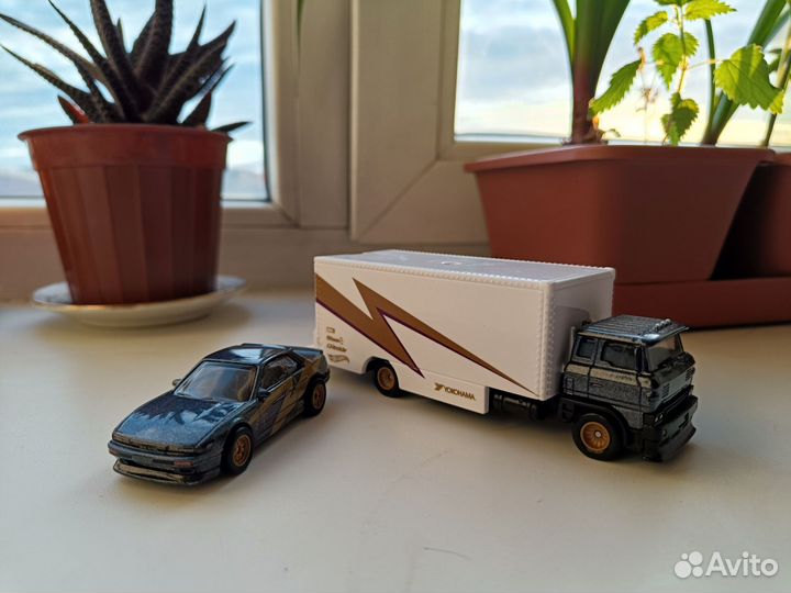 Hot Wheels Premium Custom Kaido House Tomica 1/64