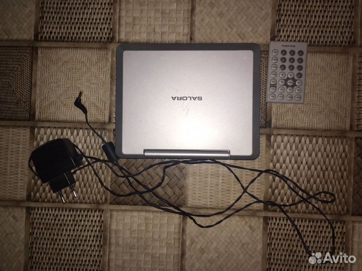 Портативный видеопроигрыватель (DVD) salora