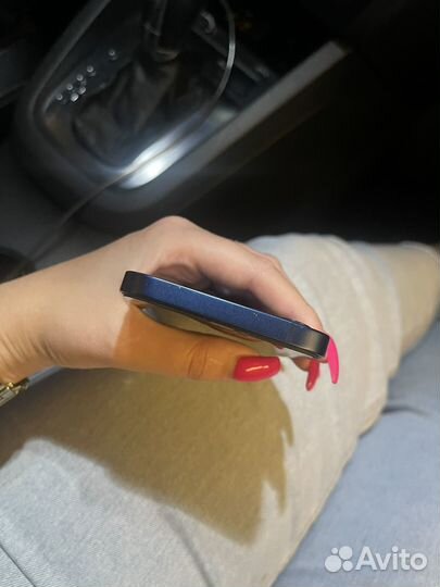 Телефон iPhone 12