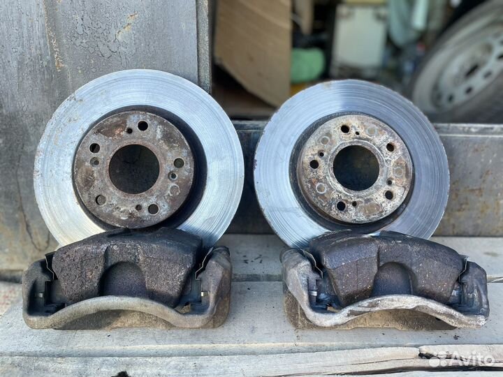 Суппорта передние Honda Civic 8 4D