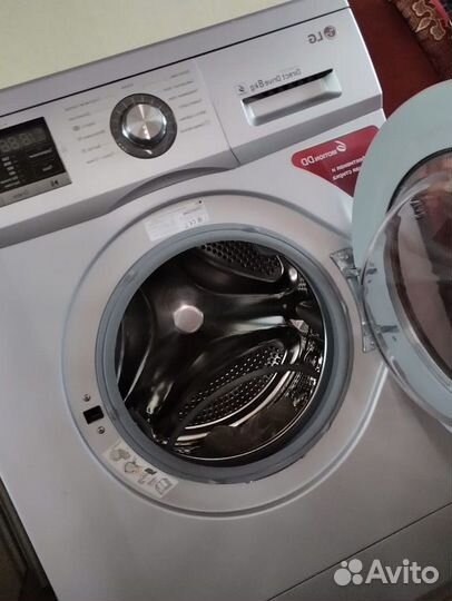 Стиральная машина LG FH2G6TD4 загрузка на 8 кг