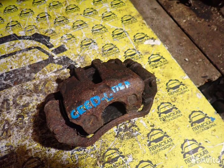 Суппорт передний левый Kia Ceed 2007-2012