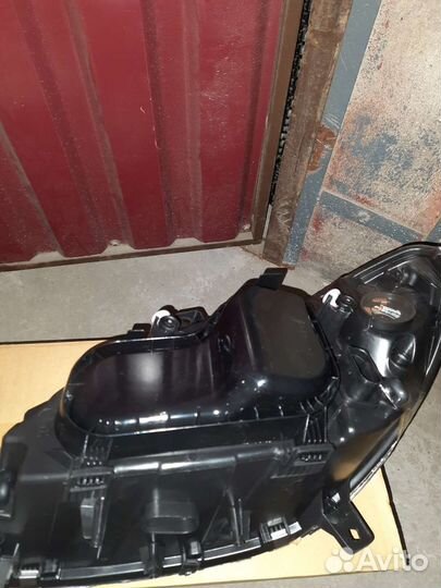 Фара передняя на мерседес 639