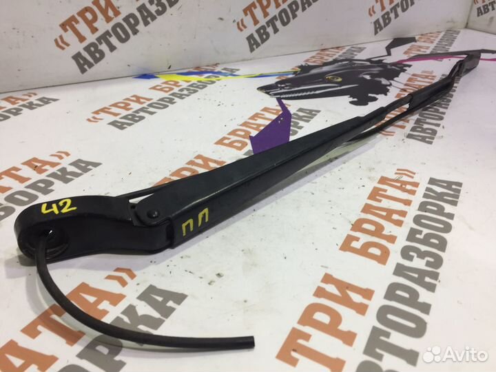 Мерседес Вито Держатель дворника Прав