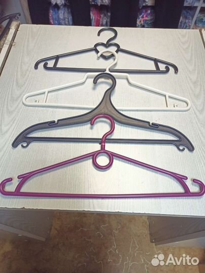 Плечики,вешалки разные.Большие и детские