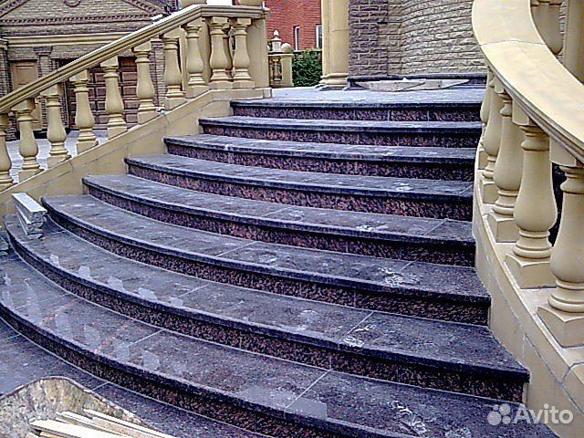 Ступени для лестницы из камня с монтажем