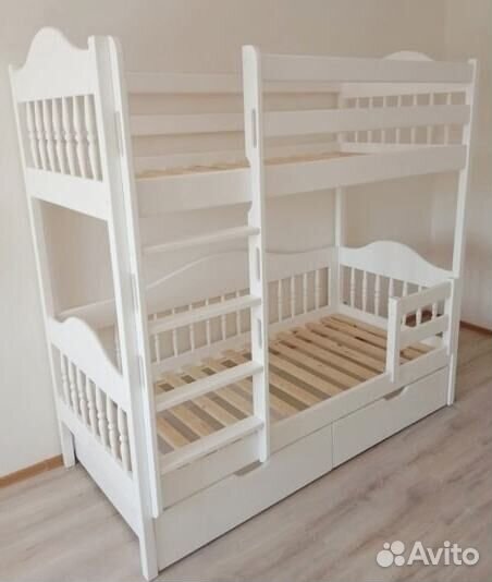 Детская двухъярусная кровать