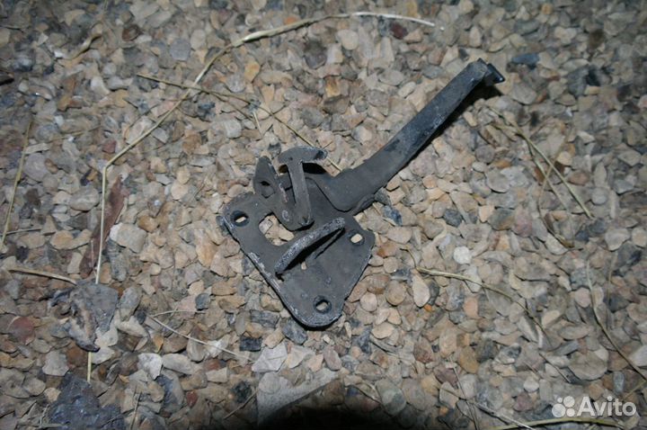 Замок капота Audi A4 B5 8D 1.8 ADR 1999