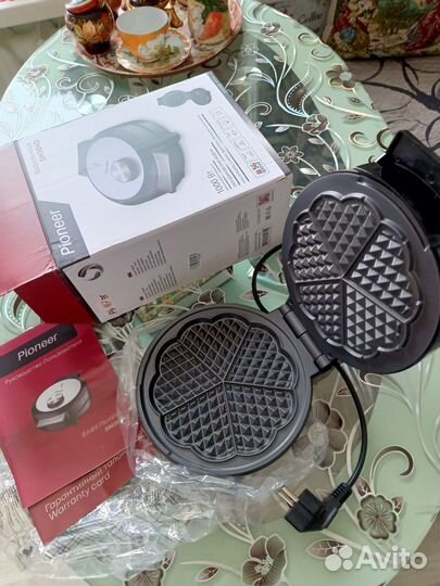 Электрическая вафельница новая