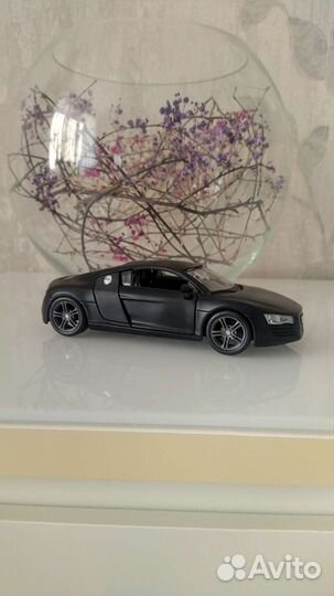 Игрушка машинка модель audi R8 1/24 Maisto