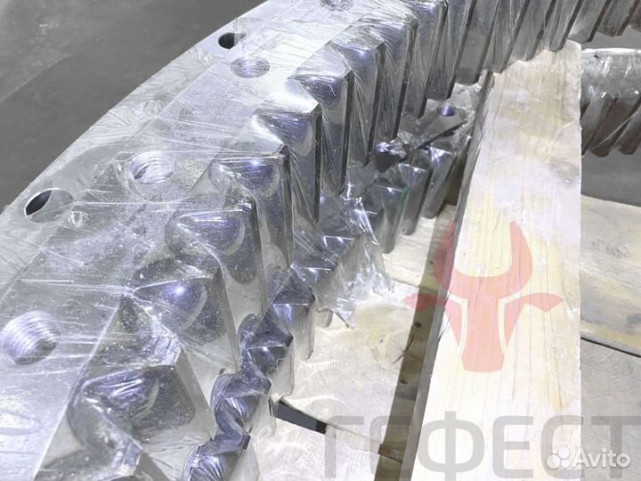 Опорно-поворотный круг Hyundai R300LC 81Q8-01050