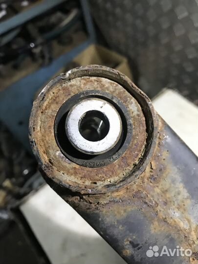 Рычаг задний нижний левый Land Rover Range Rover 3