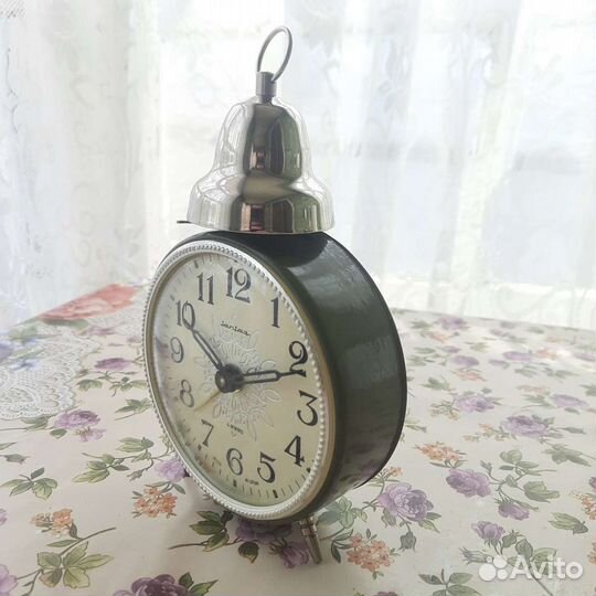Часы будильник янтарь с колокольчиком новые
