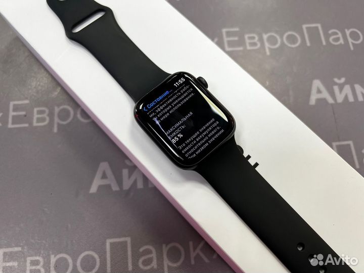 Apple Watch SE 44mm Space Gray