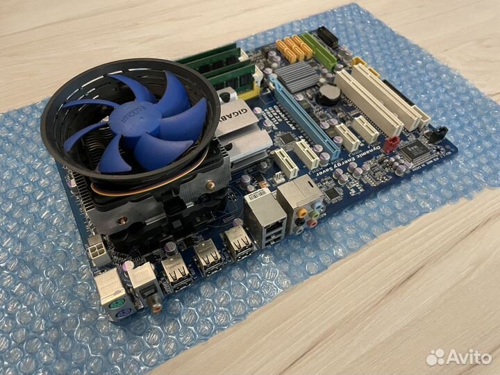 Gigabyte GA-EP43-UD3L + Intel Quad Q9450 + 8Gb