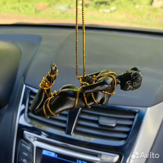 Девушка шибари фигурка подвеска в авто