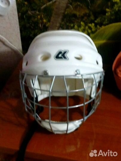 Шлем для игры в хоккей