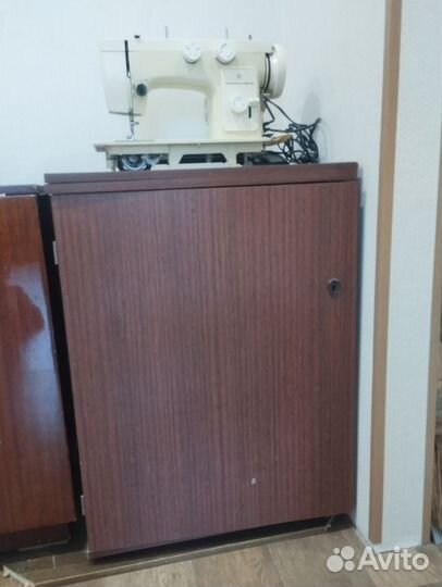 Швейная машина Чайка 142м