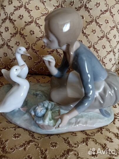 Фарфоровая статуэтка Lladro оригинал