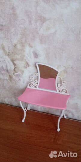 Столик кукольный туалетный