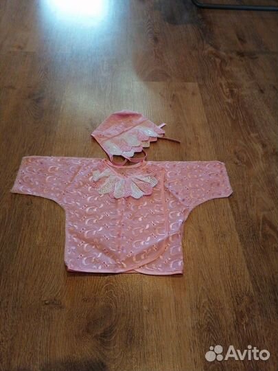 Распашонка и шапочка на выписку