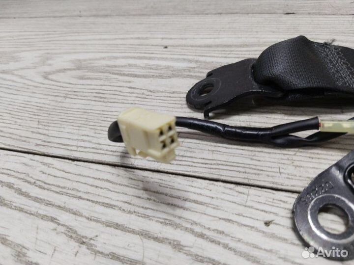 Замок ремня безопасности задний левый Subaru Xv