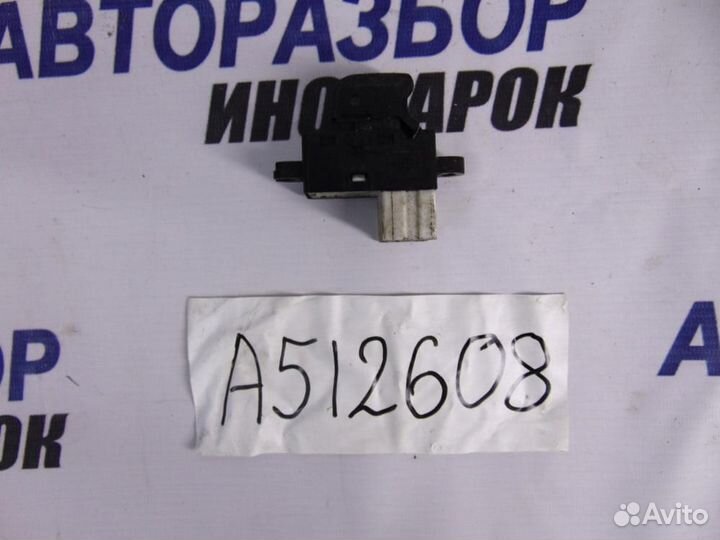 Кнопка стеклоподъемника для Nissan Tiida 1 2004-2