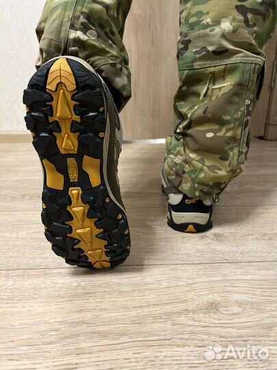 Трекинговые кроссовки