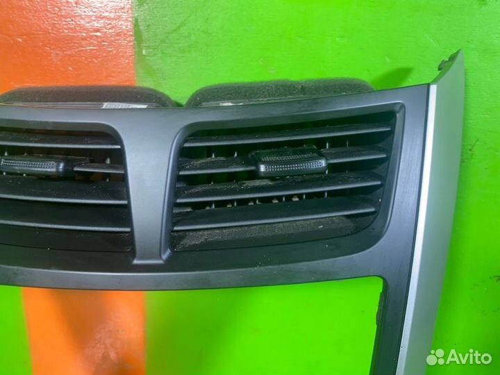 Накладка центральная в торпедо Hyundai Solaris