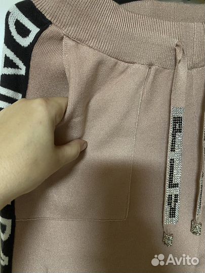 Новый вязаные костюм 50-52