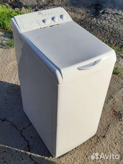 Стиральная машина Indesit с вертикальной загрузкой