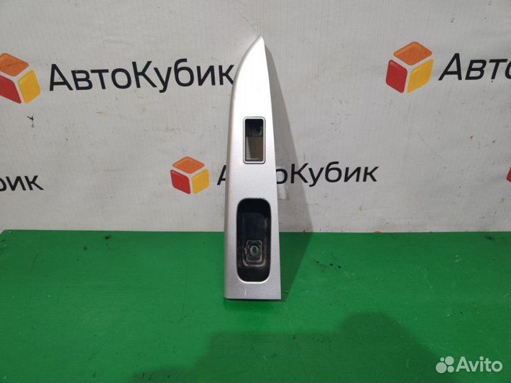 Накладка кнопок стеклоподъемника задняя правая