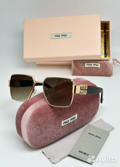 Солнцезащитные очки Miu Miu новинка