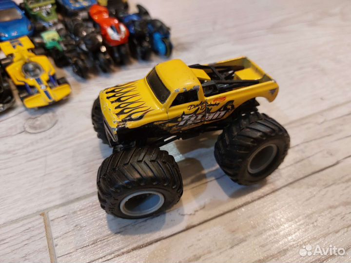 Hot wheels машинки