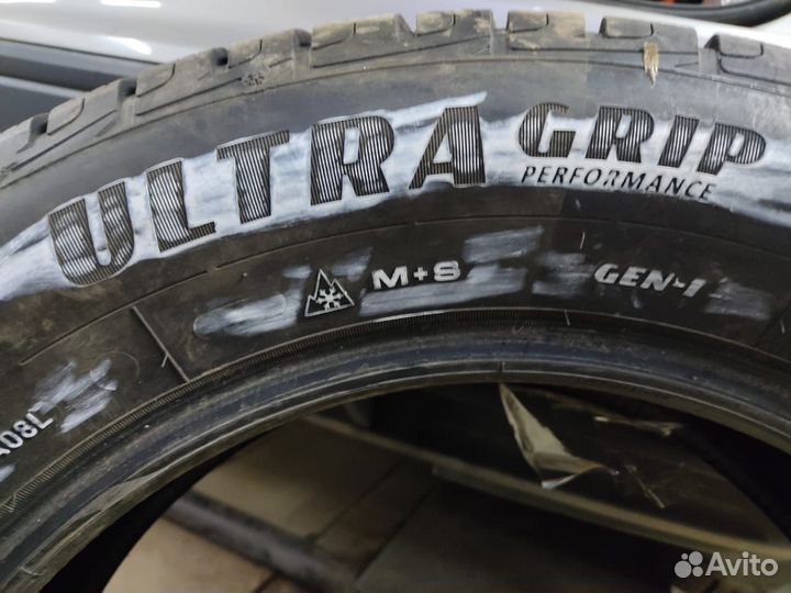 Goodyear UltraGrip 215/65 R17 99V