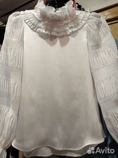 Эксклюзивная белая блузка для 1- 2 класса