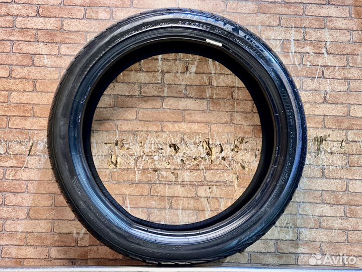 Bridgestone Blizzak LM-32 215/45 R20