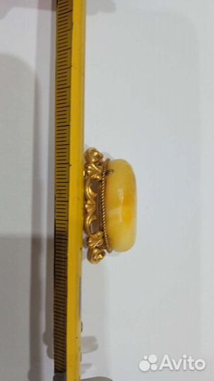 Брошь янтарь