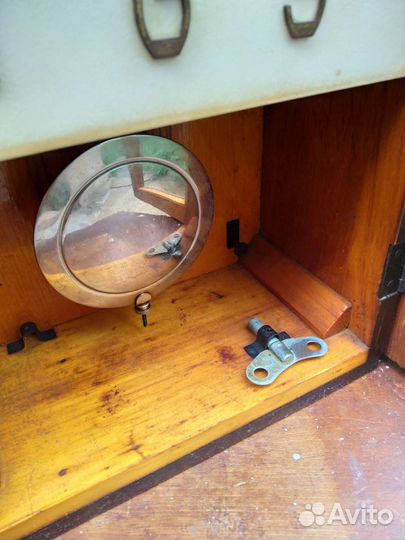 Часы настенные с боем янтарь