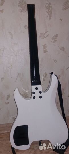 Безголовая электрогитара
