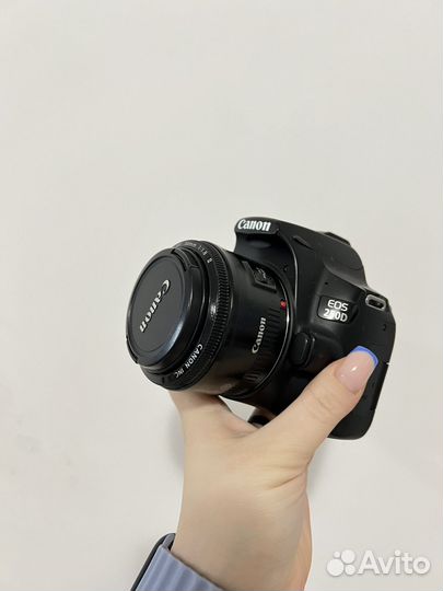 Зеркальный фотоаппарат Canon EOS 250D