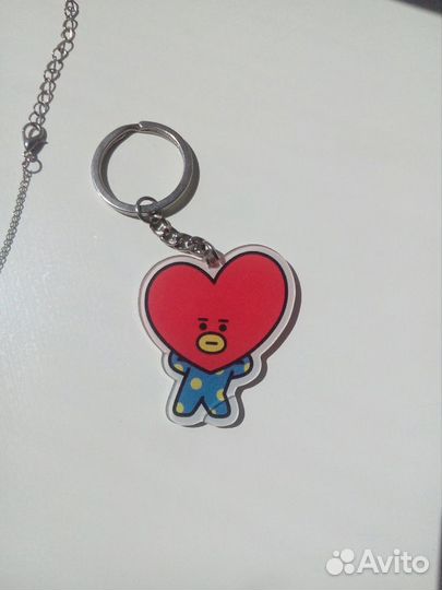 BTS Брелок tata BT21 + значок V