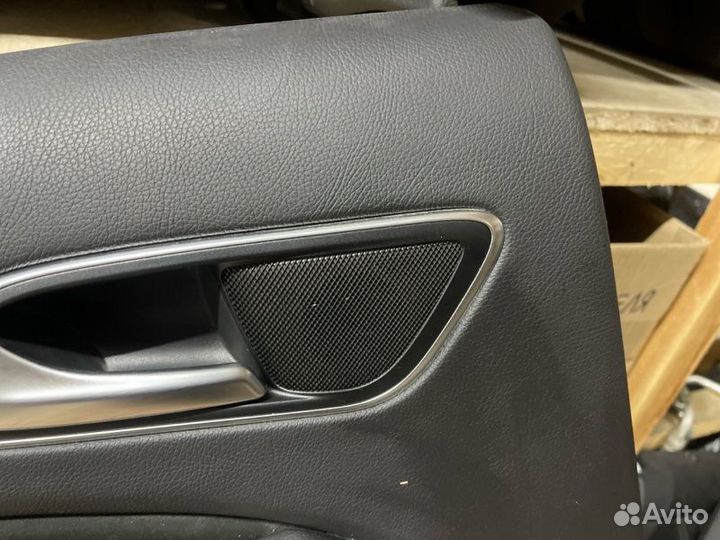Обшивка боковой двери задняя левая Mercedes-Benz