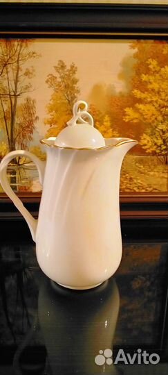 Стаканы, ваза, кофейник