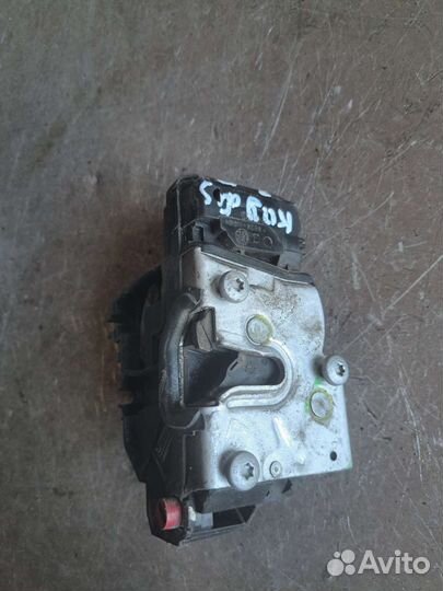 Замок двери задний на Cadillac bls